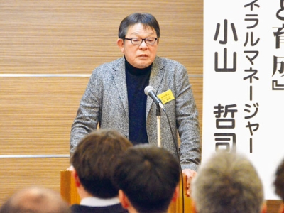 写真：指導方法などについて語る小山さん