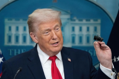 写真：２０日、米ホワイトハウスで記者会見するトランプ大統領＝ワシントン（ＡＰ＝共同）