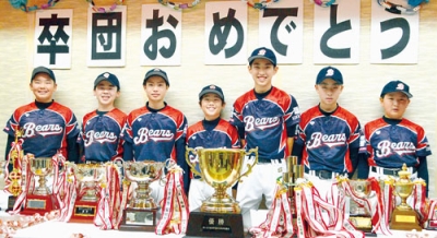 写真：それぞれの思い出を胸に幌別ベアーズを卒団した６年生たち