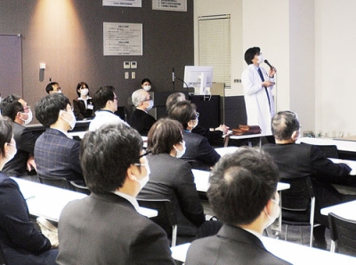 写真：２０２６年度からの常勤医などについて説明があった製鉄記念室蘭病院のカンファレンス