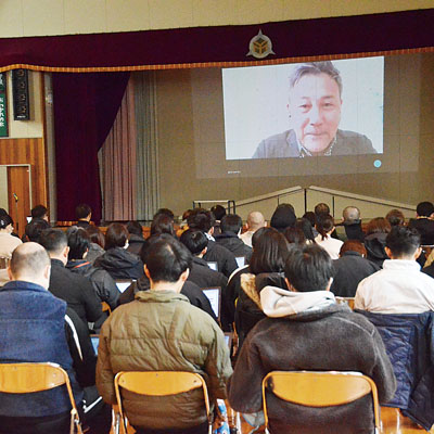 写真:個性を尊重する子育てについて話した研修会