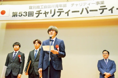 写真：起業に向けた決意を披露する森さん