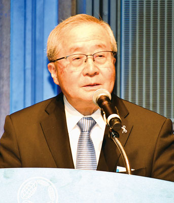 写真:全国サミットで基調講演を行う日本財団の尾形武寿会長