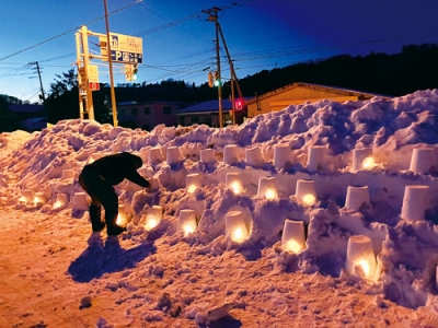 写真：冬の夜をほんのり照らすキャンドル（提供写真）