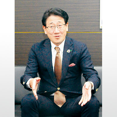 写真：新エネ産業を推進する室蘭について「ものづくりのまちの設備や港を活用できる」と指摘する髙田副頭取