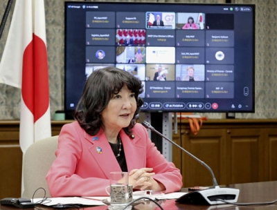 写真：オンラインでのＧ７財務相会合に臨む片山財務相＝２７日午後、財務省（同省提供）