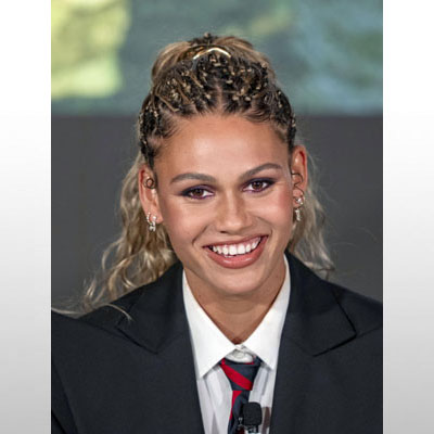 写真：記者会見するサッカー米女子プロリーグ、スピリットのロッドマン＝ロサンゼルス（ゲッティ＝共同）