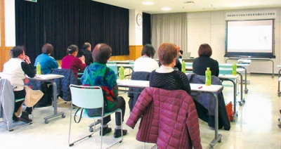 写真:日頃の活動について考えた洞爺湖町民生委員児童委員協議会の自主研修会(提供写真)