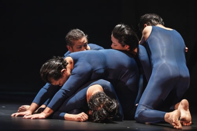 写真：国際芸術祭「あいち２０２５」パフォーミングアーツ　態変「ＢＲＡＩＮ（ブレイン）」（Ｐｈｏｔｏ：相模友士郎）