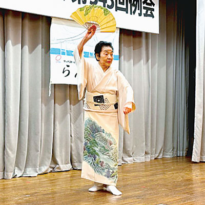 写真：舞踊が披露されたサッポロビールらん蘭会の新春の集い例会