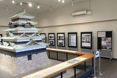 写真：写真パネルなどが展示された企画展＝皇居・東御苑（宮内庁提供）