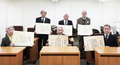 写真:厚労大臣表彰などを受賞した6人(提供写真)