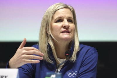 写真:記者会見するIOCのコベントリー会長=1日、イタリア・ミラノ(共同)