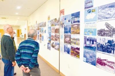 写真:南西諸島の軍事化を伝える写真や資料が並ぶ会場