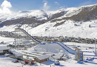 写真：ミラノ・コルティナ冬季五輪のスノーボード・ビッグエアの会場＝３日、リビーニョ（共同）