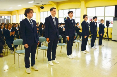 写真：歓迎式に臨んだ留学生たち