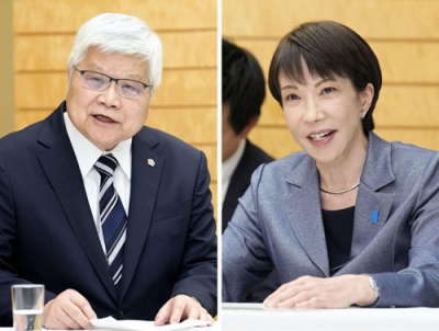 写真：面会するＴＳＭＣの魏哲家会長兼ＣＥＯ（左）と高市首相＝５日午前、首相官邸
