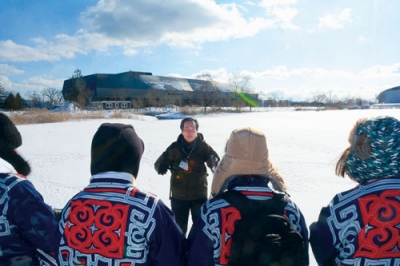 写真：ポロト湖の湖上からウポポイを望んだ冬季限定プログラム
