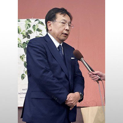 写真：埼玉５区で敗北し、取材に応じる中道改革連合の枝野幸男氏＝９日未明、さいたま市