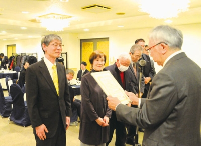 写真：功労者の功績をたたえ９０年の歩みを振り返った集い
