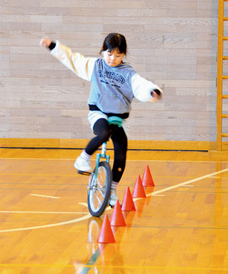 写真：日ごろの成果を見せた一輪車発表会