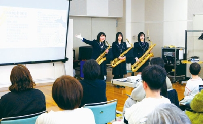 写真：吹奏楽の魅力を伝える光陵中吹奏楽部員ら