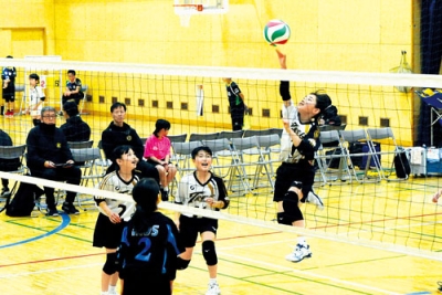 写真：得点を狙う選手ら