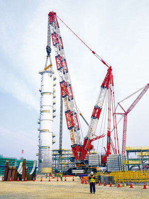 写真：韓国で稼働するＤＥＮＺＡＩグループのクレーン（提供写真）