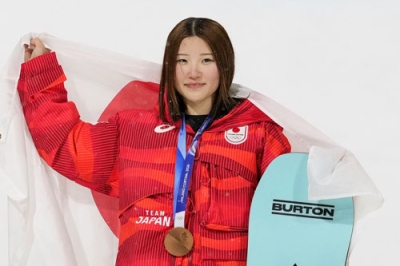 写真：女子ハーフパイプで銅メダルを獲得した小野光希＝リビーニョ（共同）