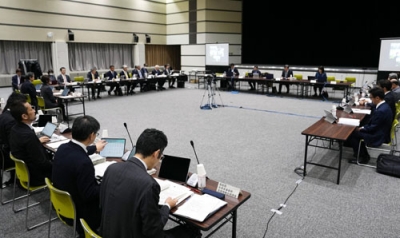 写真：厚労省で開かれた中央社会保険医療協議会＝１３日午前