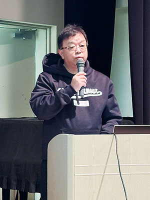 写真:地域食堂の運営について事例発表する宮澤副会長