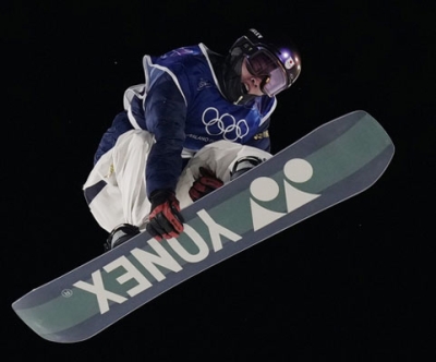 写真:ミラノ・コルティナ冬季五輪のスノーボード男子ビッグエアで優勝した木村葵来=7日、イタリア・リビーニョ(共同)