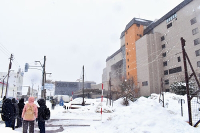 写真：多くの観光客が訪れている洞爺湖温泉街