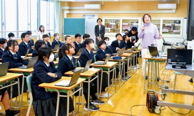 写真：生徒らが進路選択の参考にした職業講話