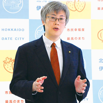 写真：新年度予算案について思いを述べる伊達市の堀井敬太市長
