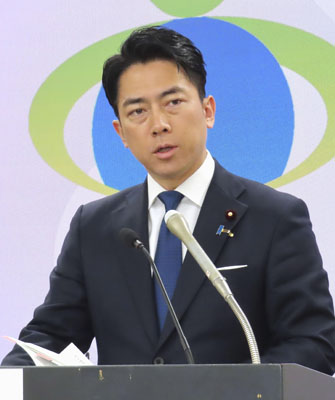 写真:記者会見する小泉防衛相=20日午前、防衛省