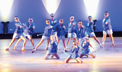 写真：巧みなバトンさばきとパフォーマンスで観客を魅了した発表会