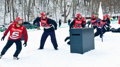 写真:初出場した一般の部で奮戦する「Break」