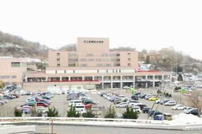 写真:経営悪化の市立室蘭総合病院。新年度も一般会計からの多額の操出金が予算計上された