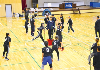 写真：果敢なプレーでチームの結束を深めた大会