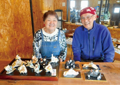 写真：笑びなを制作する津村さん夫妻