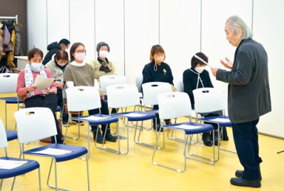 写真：昭和歌謡の合唱などを楽しんだ講座