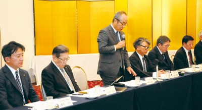 写真：地域振興につながる要望項目を説明した政策懇談会