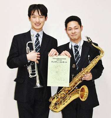 写真：チャリティーコンサートへの来場を呼びかける石黒部長（右）と青木副部長