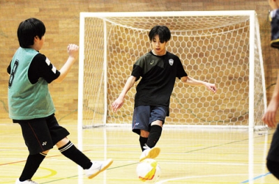 写真:初戦に向け、調整する佐藤主将