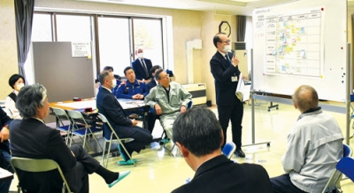 写真：水害タイムライン策定に向け意見発表する参加者