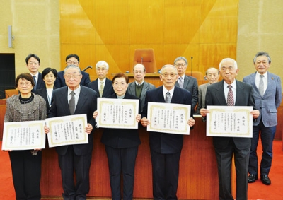 写真：厚労大臣からの感謝状などが贈られた元民生委員・児童委員