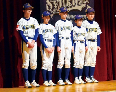 写真：チームの思い出や今後の抱負を語る卒団生