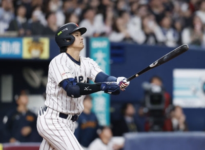 写真:7回日本代表無死、左飛に倒れる大谷=京セラドーム