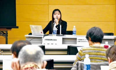 写真：アスリートの健康維持について解説する小俣さん